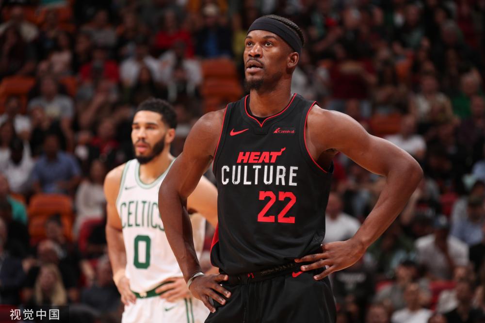 他展现出惊 他展现出惊