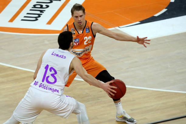 对方核心持 对方核心持