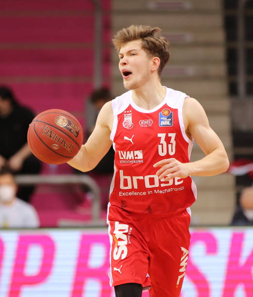 亚历山大 亚历山大